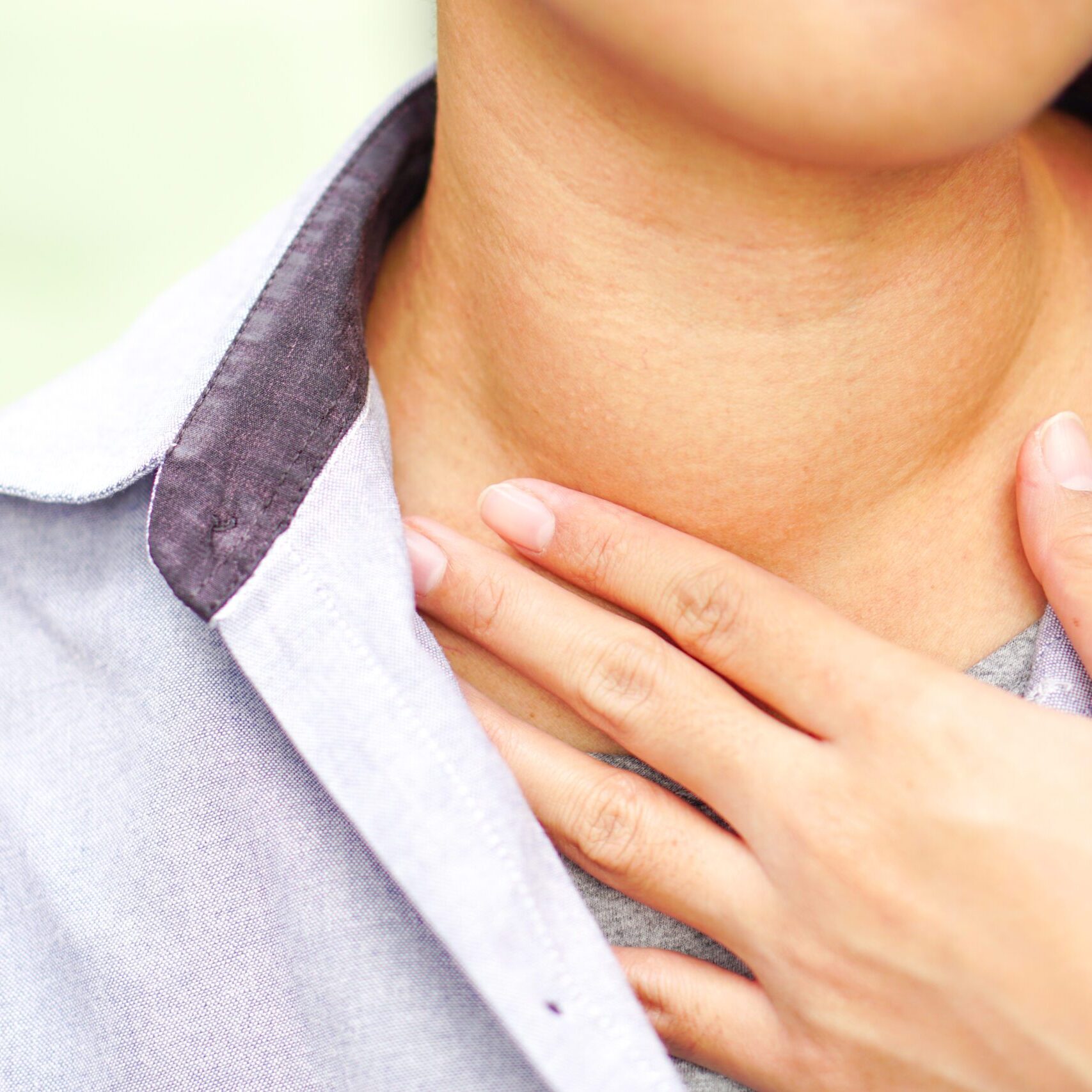 Asians,Wear,Blue,Shirt,Have,Abnormal,Of,Thyroid,Gland,At